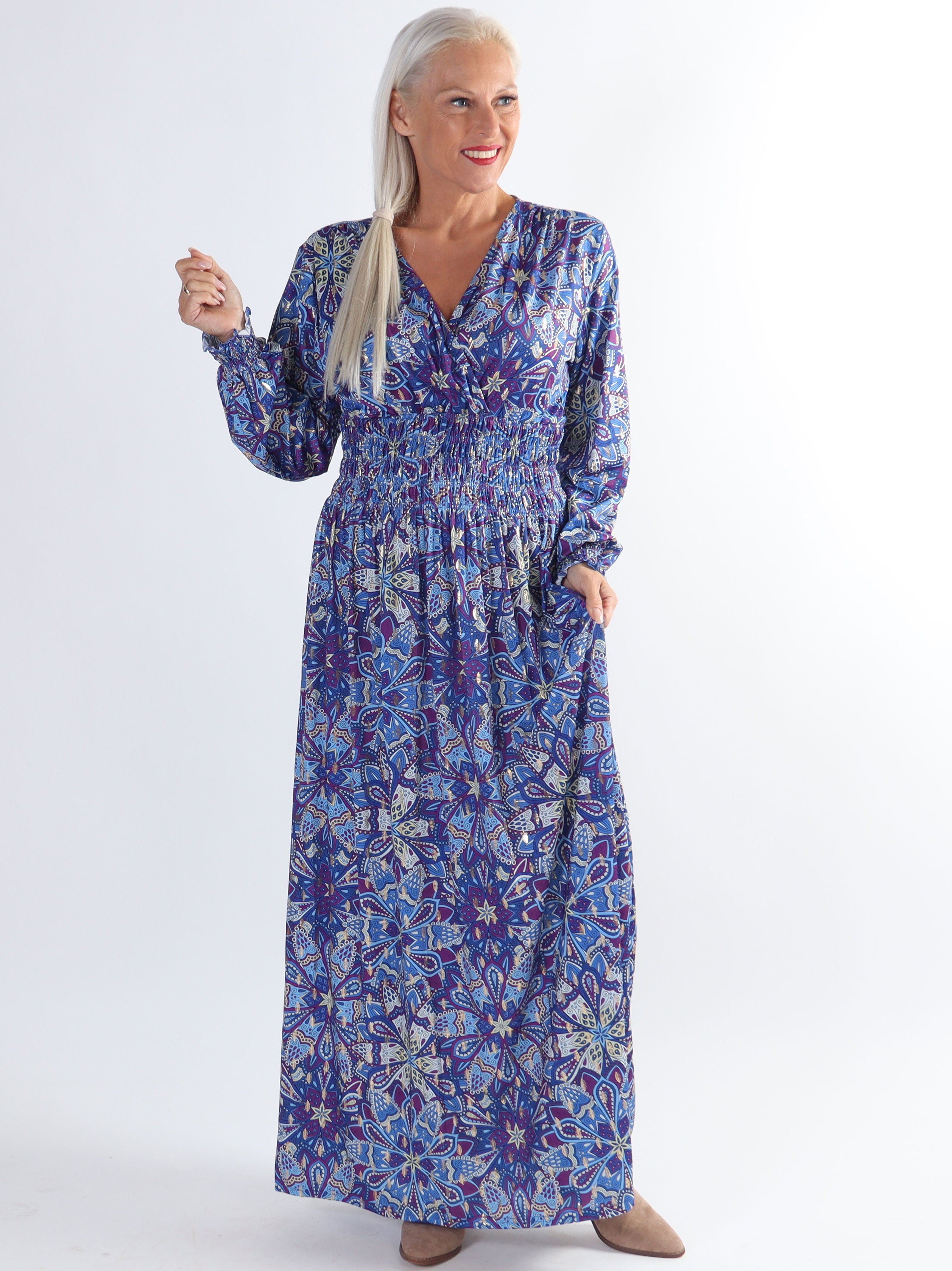 Pams Multi L/S - Plus size elastisk klänning i skrynkelfritt tyg med långa ärmar